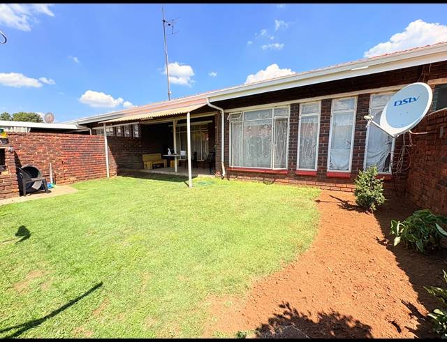 2 BEDROOM TOWNHOUSE FOR SALE IN DUNCANVILLE